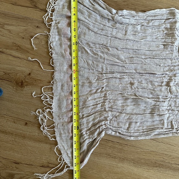 Blush Cream linen scarf - Picture 5 of 12